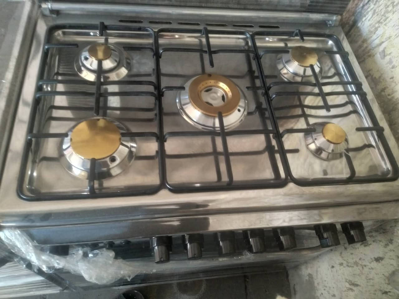 الهم صلي على محمد وال محمد 
يوجد طباخات شرط الفحص 
وكلة سل ستيل  نضافة ٩٥ بل ١٠٠ 
علة ١٥٠ قفل ١٤٩ مايرهم عرض لمدة يومين فقط 
فقط الكريازي ١٧٥ ولباقي علة ١٥٠ 
***********
