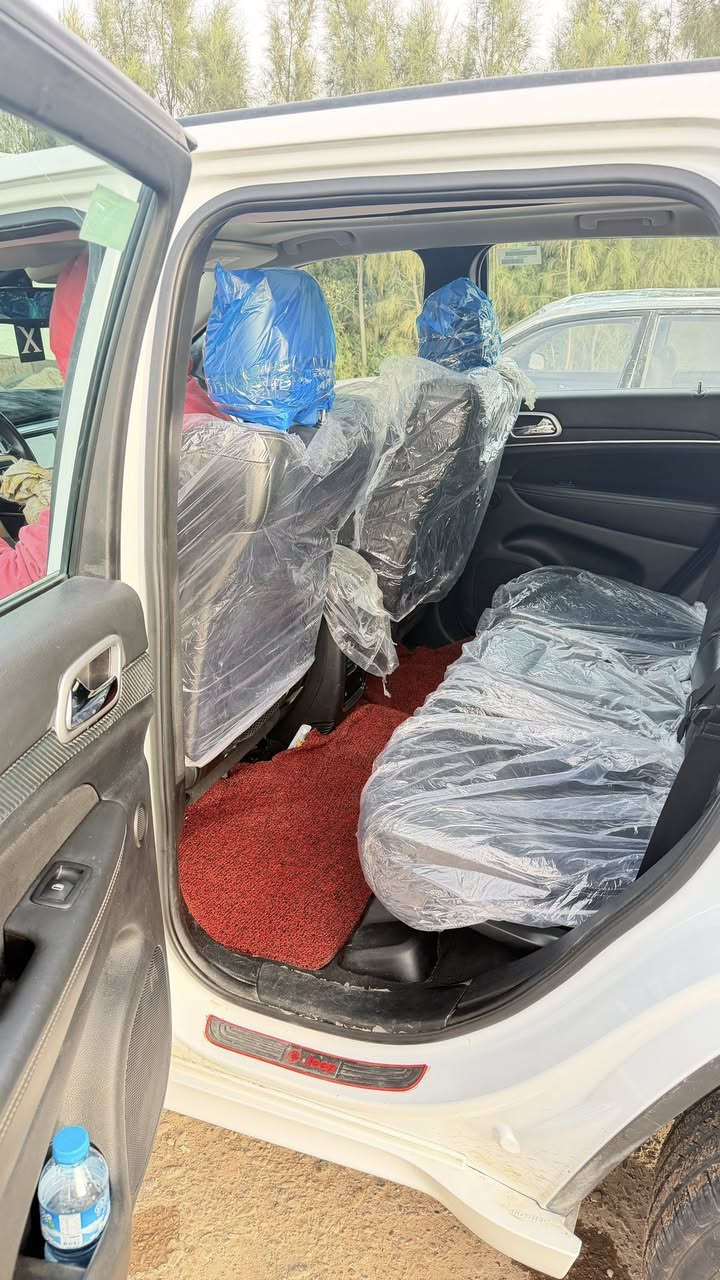 بسم الله مشاء الله
جيب 2013 SRT  فول موصفات  خليجي  كلين خاليه من الضرر  والحادث  والسونار مرفق محرك ٨ هيمي
للبيع و مراوس  
السعر 178
***********
