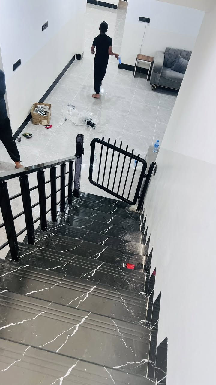 أعمالنا مستمرة ومتواصلة 😊⚒️🏠
جانب من أعمالنا  في كركوك/ الواسطي والف مبروك لأصحاب الدار🌹

تم تجهيز المنزل بمحجر درج  بوري مربع مواد تركية💯💯
❎السعر مناسب جدا

❎يتميز بالمتانة

❎مقاومة عالية ضد الصدأ

متوفر لدينا كل أنواع المحجرات بكافة الألوان والأشكال 
مربع ودائري وكذلك الجام والملكي والحديد كلاسك 
دقة وضمان في العمل والمواد
الأسعار مناسبة جداً وتنافسية. وبنظامي القسط والنقد

شعارنا الدقة والأتقان في العمل💪

للأستفسار

***********

 *********** واتساب
