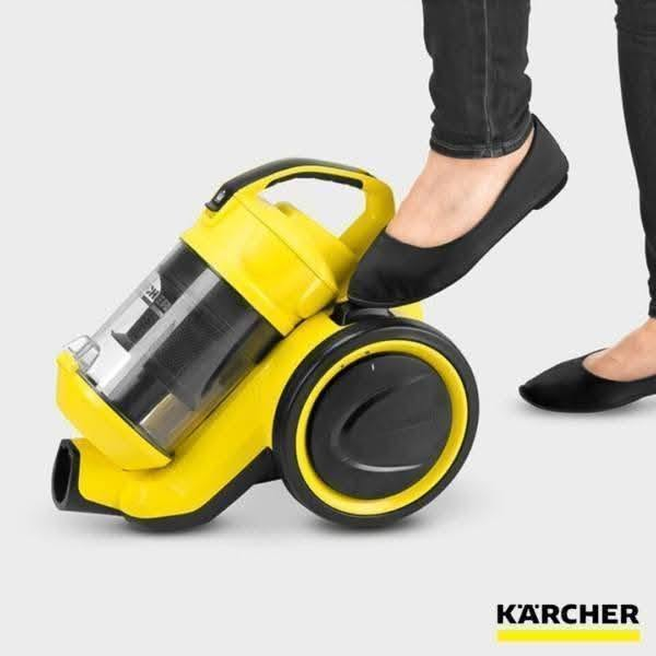 مكنسة كهربائية من نوع Kärcher VC 3. إليك أهم مواصفاتها ومميزاتها:
تقنية التنظيف: تعمل بتقنية الإعصار المتعدد (Multi-Cyclone) ولا تحتاج إلى أكياس. 
القوة: تأتي بمحرك بقوة تصل إلى 1100 واط.  
الفلاتر: مجهزة بفلتر HEPA لحجز أدق جزيئات الغبار.


**إذا كنت صاحب هذا الإعلان وتريد حذفه لأي سبب، رجاءا أرسل رسالة إلى الدعم الفني**