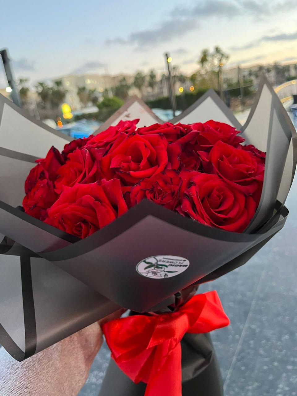 There's no caption because the client already sent the caption for some beautiful pictures. ♥️
For reservations and inquiries 
010 99760278 
01070800712
#ورد_أحمر #تنسيق_ورد #هدية #حب #بوكيه_ورد #فخامة #اكسبلور #هدايا_حب #الورد_سر_السعادة #تغليف_شفاف
#RedRoses #FlowerDesign #GiftIdeas #FloralArrangement #RedPassion #Bouquet #FlowerPhotography #MinimalistGift


**إذا كنت صاحب هذا الإعلان وتريد حذفه لأي سبب، رجاءا أرسل رسالة إلى الدعم الفني**