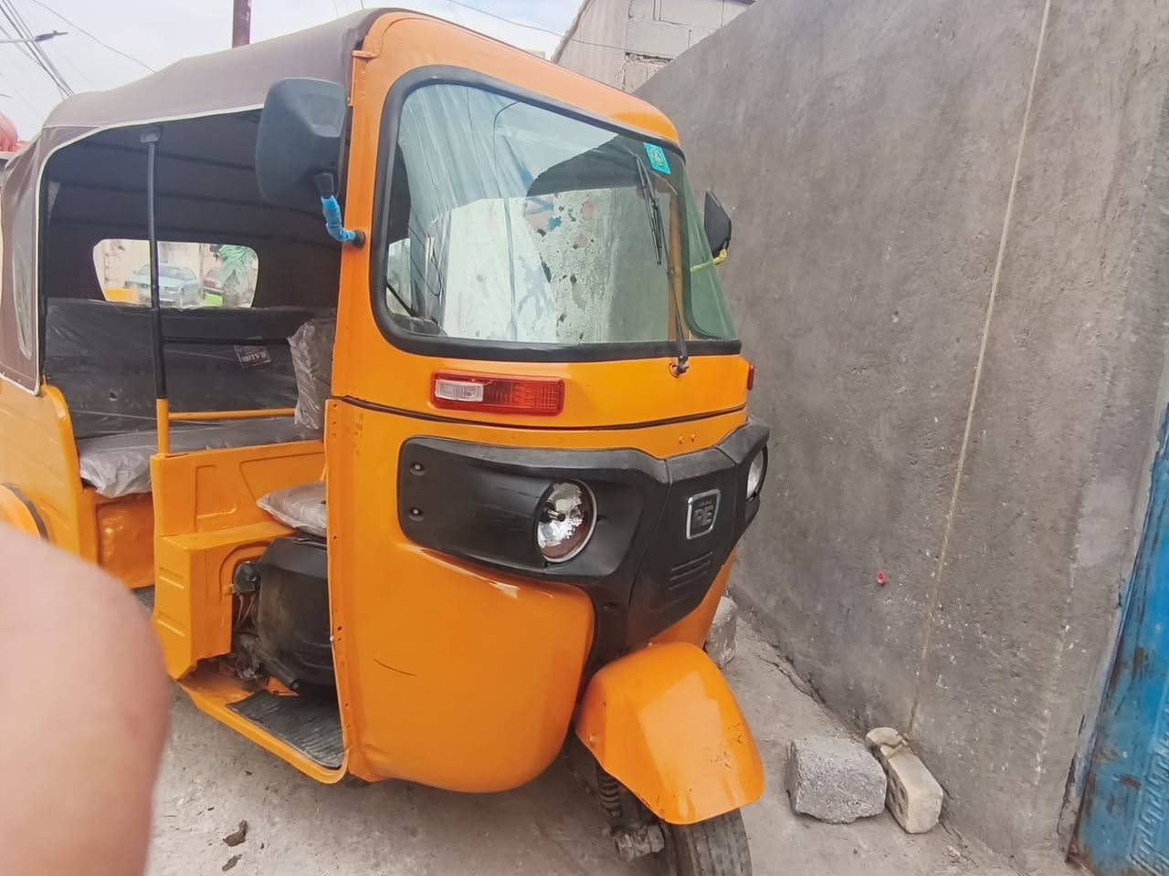 سلام عليكم شباب تكتك للبيع 21 تكتك رقم وسنوية حلوة نضيفة مكينة لا تبخير لا نضوح لا تنقص كبل شغل وطلع مكاني بصرة حيانية دواخلة جديدة ***********
