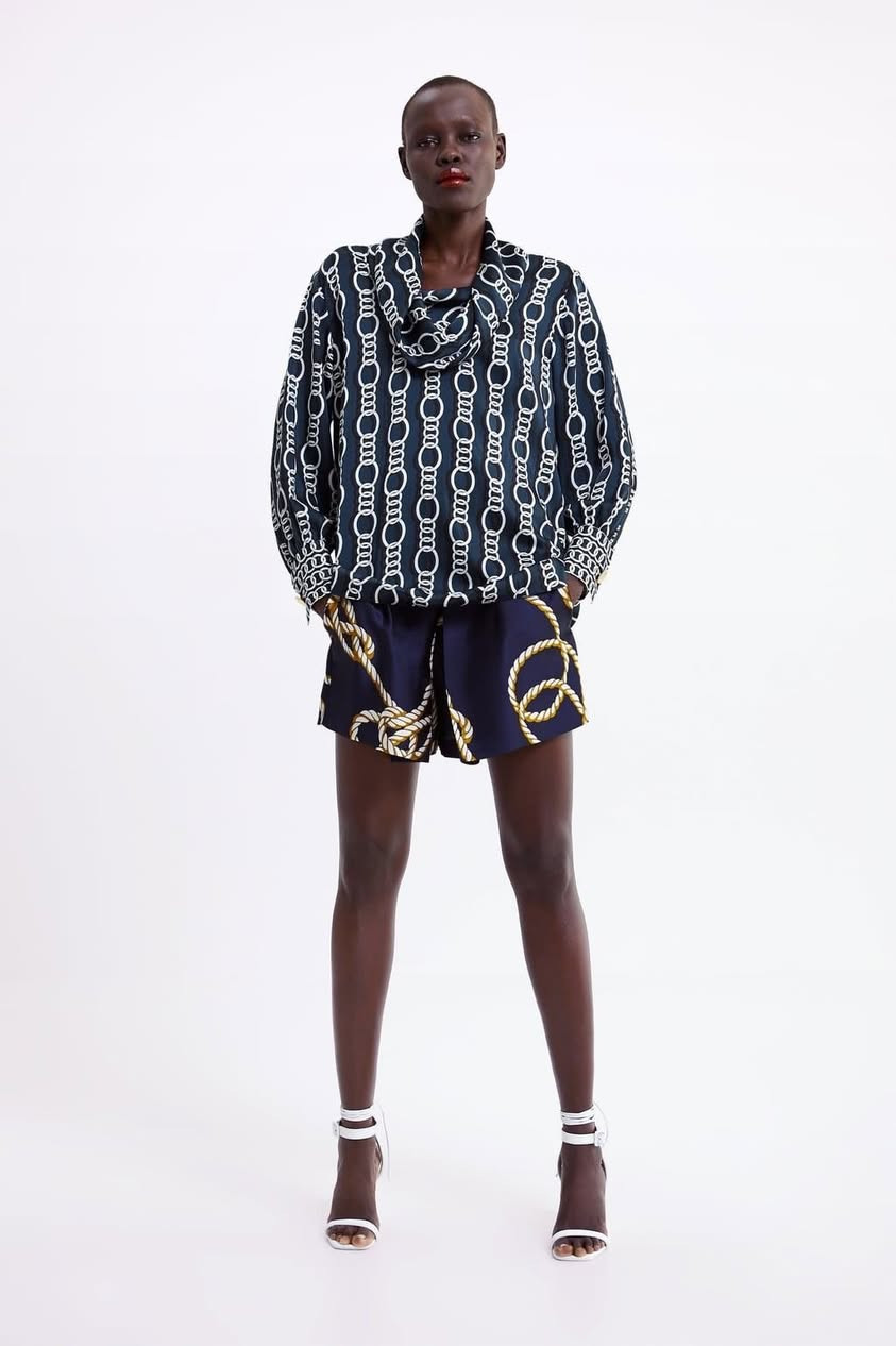 ZARA الأصلي
جديد بدون ليبل 
ساتان 
يلبس M


**إذا كنت صاحب هذا الإعلان وتريد حذفه لأي سبب، رجاءا أرسل رسالة إلى الدعم الفني**
