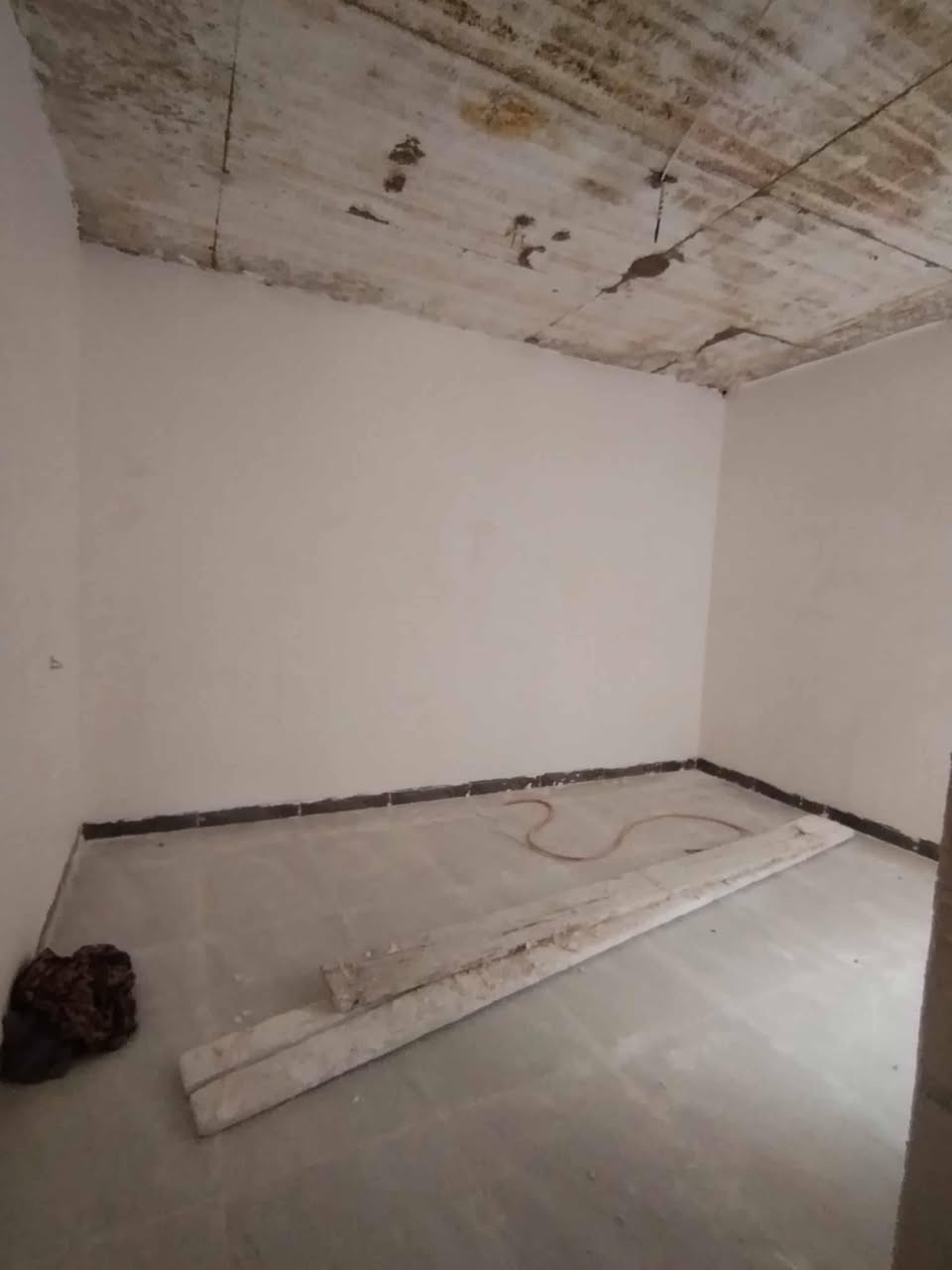 السلام عليكم لباخ جص متفرق سعر المتر الفين ونص
السلام عليكم لباخ جص دخل الموصل فقط 
شقل شرط هندسه  تنظيف علينه  اليوكع نشتقلو  
التزام بل موعيد ومن الله التوفيق *********** بي وتس.      ***********
