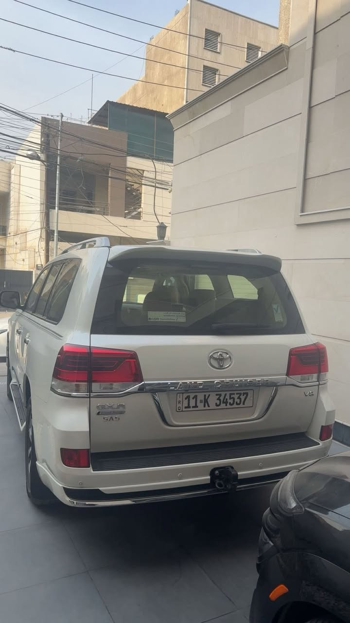 .
السلام عليكم للبيع فقط 
لاندكروز ساز ٢٠١٩ 
ماشيه ١٠٠ الف كيلو 
٨ سلندر ٤٦٠٠ 
السياره بيها باب مبدل وجاملغ بارد بسيط جدآ
باقي هيكل مكفول كير ومكينه على وضع شركة 
رقم بغداد بسمي 
السعر ٤٩٥٠٠$ 
العنوان . بغداد . شارع الصناعة كراج الامانة 
***********
