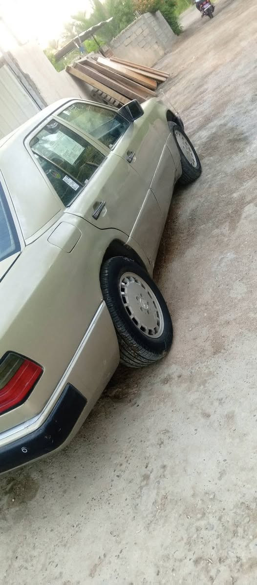 للبيع مرسيدس دب رقم تحويل مباشر انبار بلادي اربعه سلندر تبريد سياره جاهزه من كل شي استفسر هل ***********

