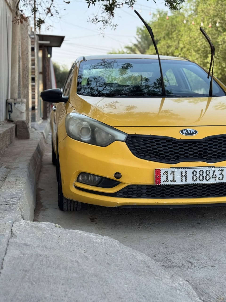 السلام عليكم للبيع كيا سيراتو مديل 2014 وارد خليجي كفاله عامه من ضربه وتبديل موصفات تحكم داخل شاشه سنويه لغاية 30 مصفره هيه وغرمات هزه جديده السياره جديده حيل وجاهزه واي نقص مابيه كير مكينة١٦٠٠ يعني انسه الصرف  حداديه تخم تاير تبريد ثلج السعر 108 لاستفسار اكثر لاتصال *********** مكاني بغداد
