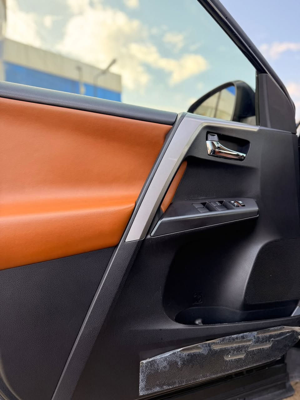 تويوتا راف RAVR .AWD موديل 2018 السيارة فول فول
مواصفات السيارة  الشركةساز بريكي زيرو السيارة الجديدة مواصفات سلايت ده بل اكس بصمة تين مراية شفط السيارة كلين تايتل 100/100 جديدة حلوه فول
لايت زينون داخل جديد ceo sport تاخم تايرات جديدة 
كير محرك بشرط السيارة مكفولة دعامي لو دعامي بشرط 
السيارة ده عامي بشرط كفالة عامة
.*********** کورك
.***********  اسيا 
واتس اب موجودة
