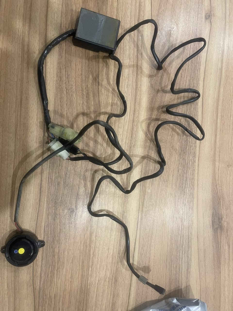 حساس مانع سرقة شغال صوتة كلش عالي  ع الفحص شركة هوندا ياباني وسيريال نمبر مكتوب علية ﮼سعرة 30 الف 
***********
