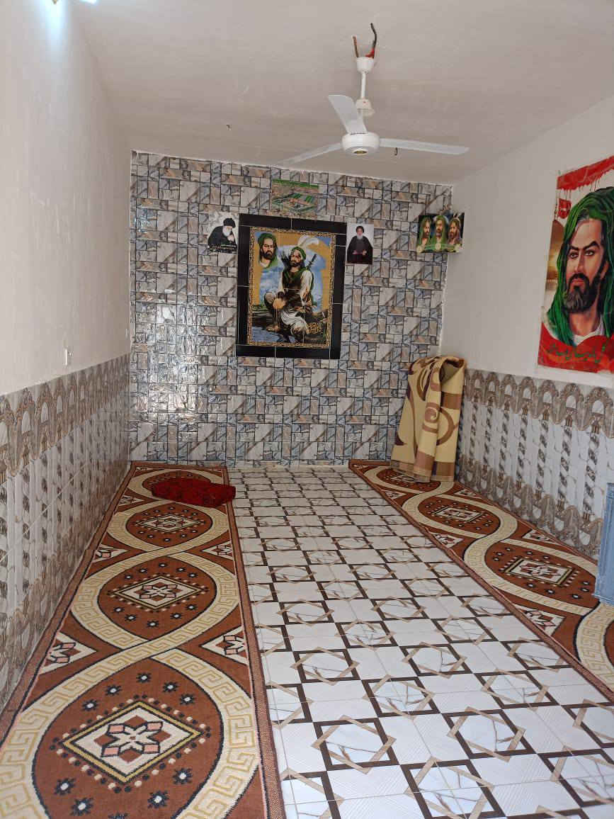 سلام عليكم 
بيت للبيع مساحه 300م
مكان البدعه منطقه المخيم
منطقه كافه خدمات ماء مجاري كهرباء قريب عله مدرسه
بيت غرف عدد 2 
مطبخ واستقبال ومحل
الاستفسار ***********
