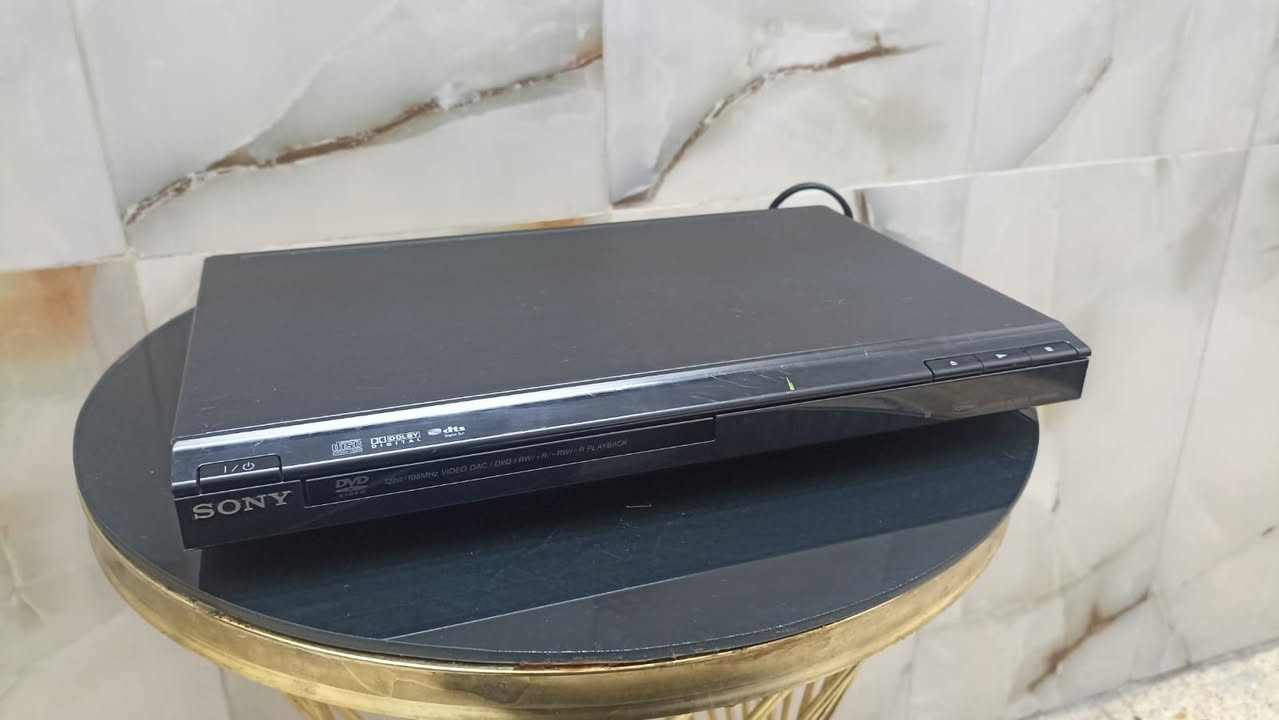DVD Sony .

شغال بدون مشاكل .

السعر : 12,000 دينار . 

متوفر توصيل .


**إذا كنت صاحب هذا الإعلان وتريد حذفه لأي سبب، رجاءا أرسل رسالة إلى الدعم الفني**