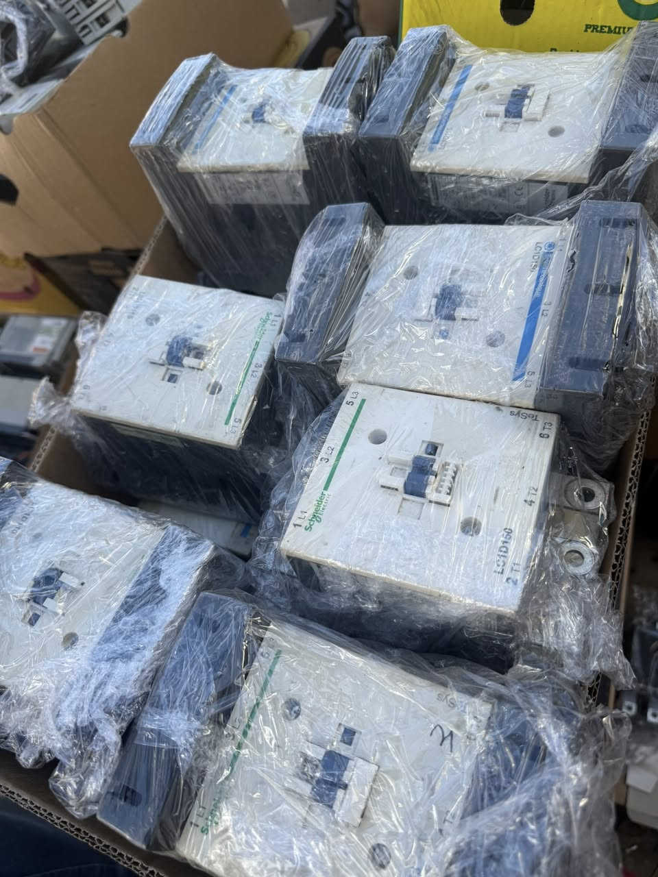 السلامً عليكم تتوفر كونتكتر اصلي باله شنايذر /25A/40A/50A/125A/250A/300A/ 400A/ 630A/1000A/  أتواصل ع رقم واتساب ‭٠٧٧٧ ٠٣٥ ٢٢٨٩‬
