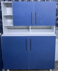 كاونتر خشب قطتعين وسنك مرمر نضيف جدآ السعر 100 ألف وبي مجال المكان حي ...