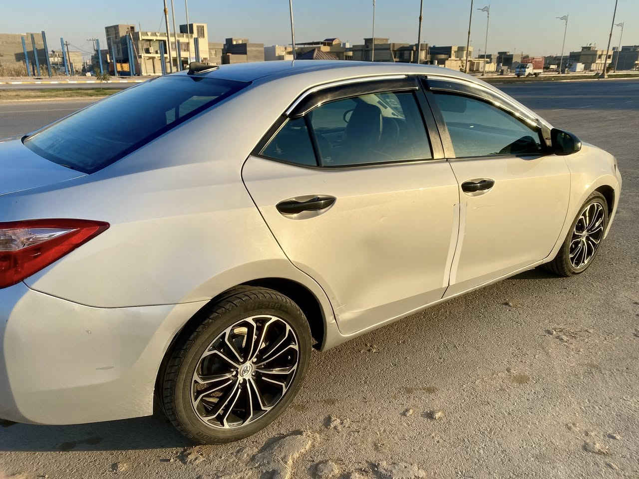 تويوتا (كورلا)
موديل (2015)
وارد حادث امريكا بنيد سطحي مبدل نفس اللون وبالعراق بيها جاملغين خلفيات وجاملغ امامي وصبغ بتكم القماره
كير مكينه مكفولات
السعر (110) وبيها مجال 
***********
