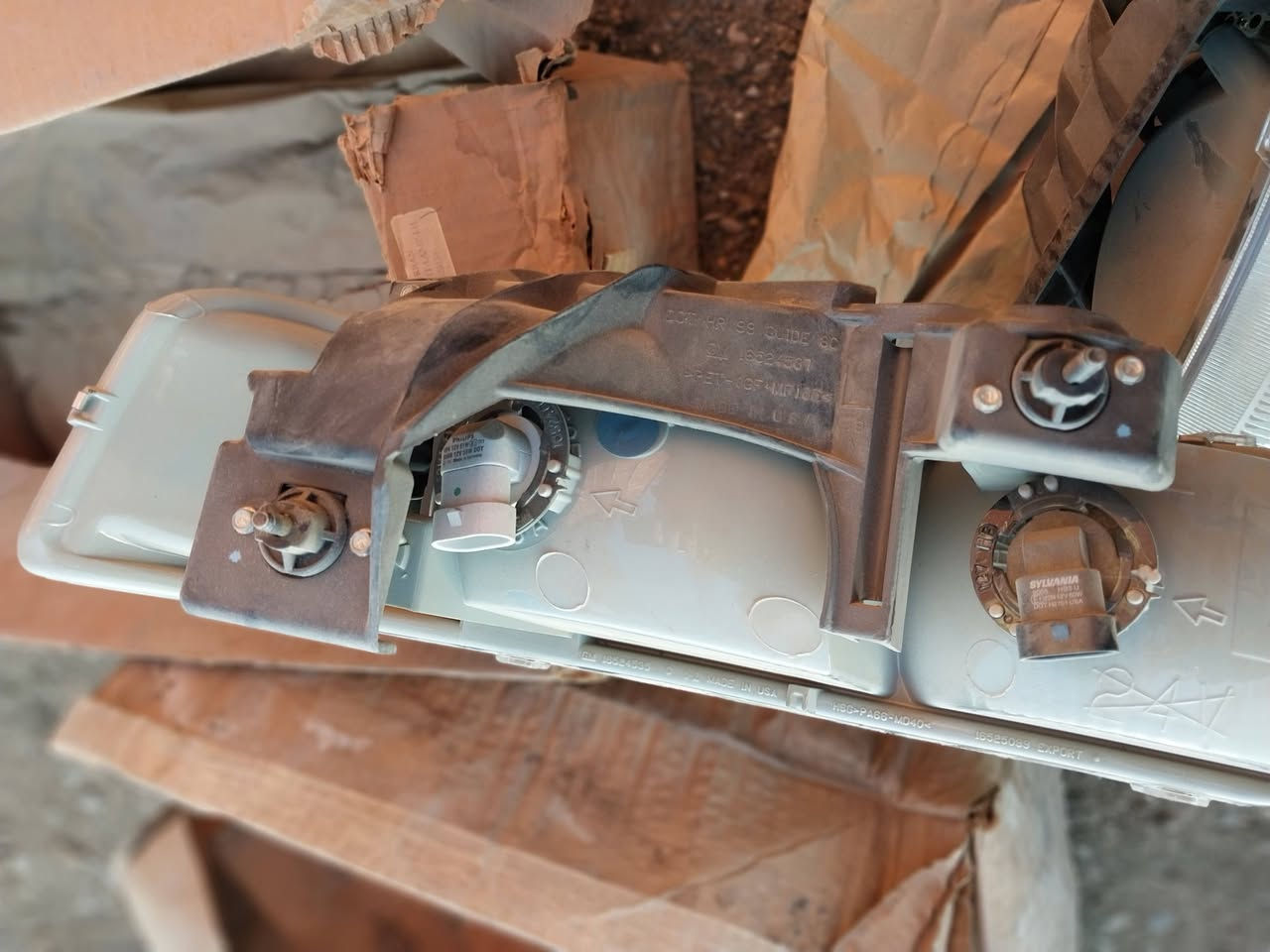 للبيع... لايت جمسي الفينية اصلي وكالة جديد وغير مستعمل صفحة السايق فقط .
العنوان// بغداد-باب الشيخ - خلف كراج النهضة. 
هاتف // ((***********))
