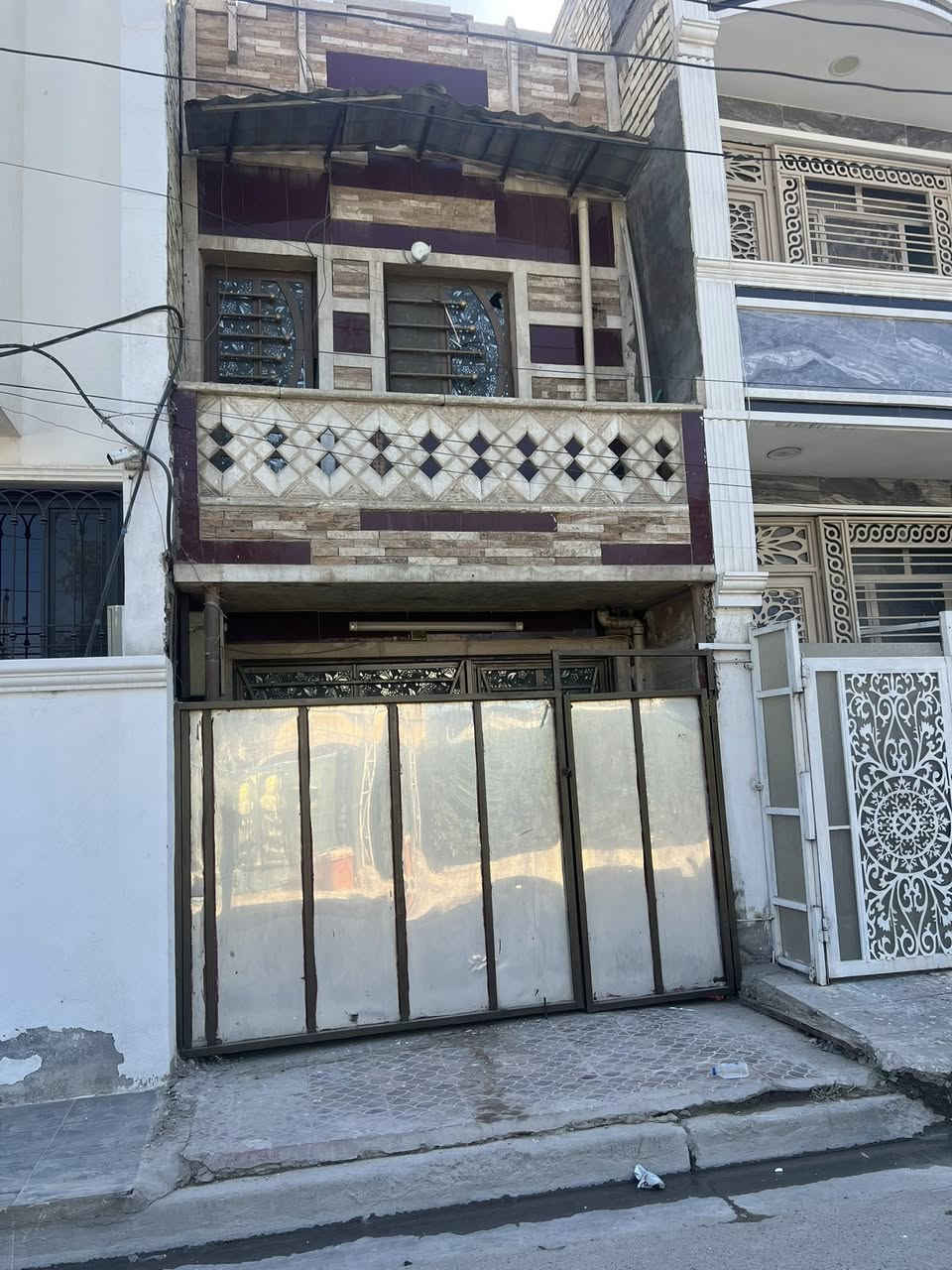 إعلان بيع ✅
دار للبيع المساحة 40 متر واقع حال
يحتوي على ♻️
ط1/ استقبال +صاله +خدمات 
ط2/غرفتين
ط3/ غرفه وسطح
موقع العقار📍
بغداد الجديده قرب الملجاه 
شارع عريض على تشجير
للاستفسار📞
***********
يوجد واتساب ☎️
#بغداد_الجديدة
