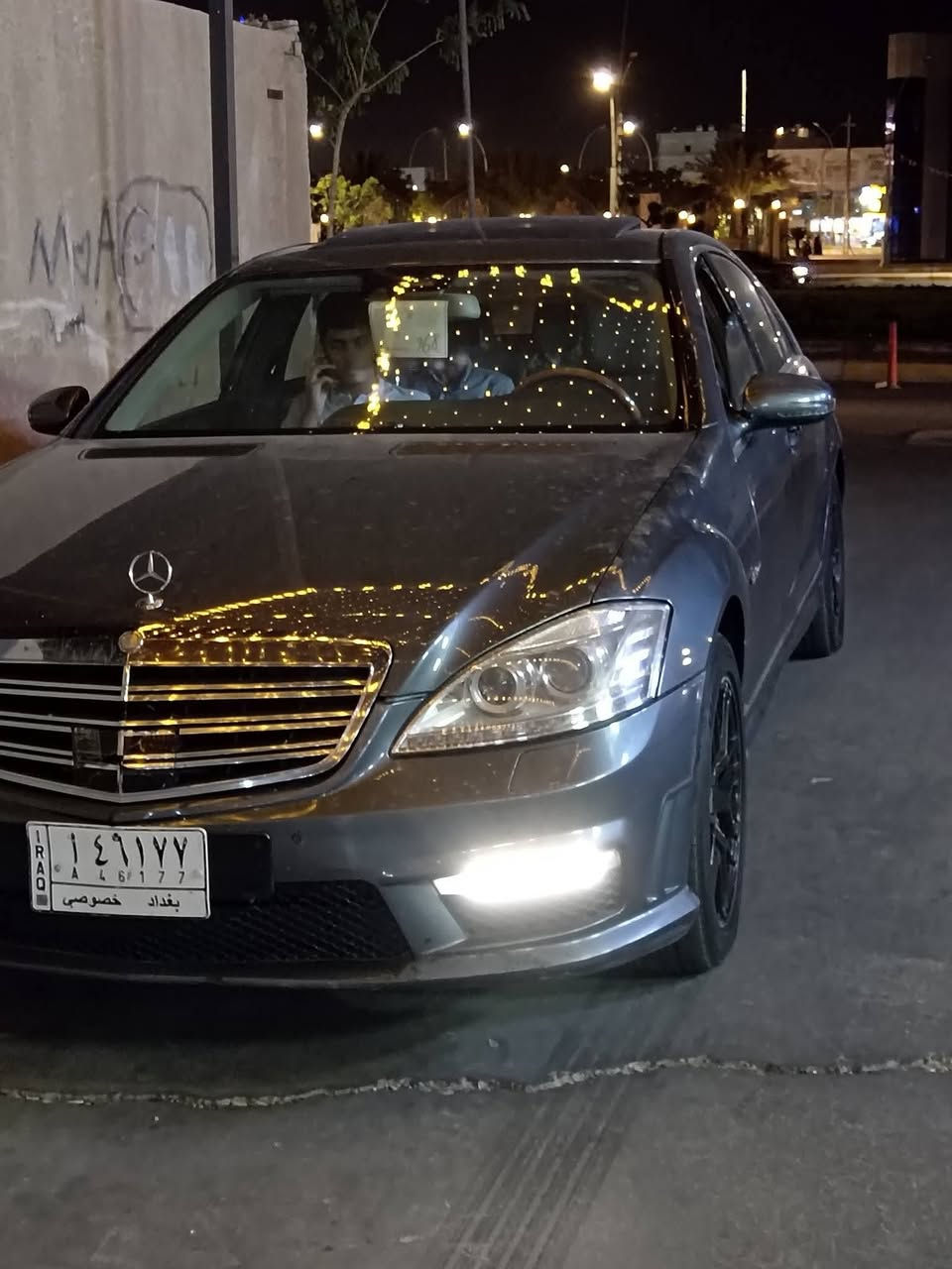 السلام عليكم ( المحروسه للبيع او مراوس حسب القناعه )
مرسيدس s350
 الموديل 2007  محدثه 2013   S63 ويل سبايدر دوست البانزين تحديث اصل
نضام تعليق هوائي جكات
سلايت روف _ كشنات خزن ميموري
جميع الأبواب شفط مع الصندوك
كامره خلفيه + برده كهرباء التحكم بيها من جميع الكشنات
سعة المحرك 3500
السياره لارج
باب طويل
الضرر صبغ شبر باجاملغ الايمن الأمامي
السعر (١٨٥) وبيه مجال 
الرقم للتواصل والاستفسار ( *********** ) موجود بي (خط +  واتساب)
