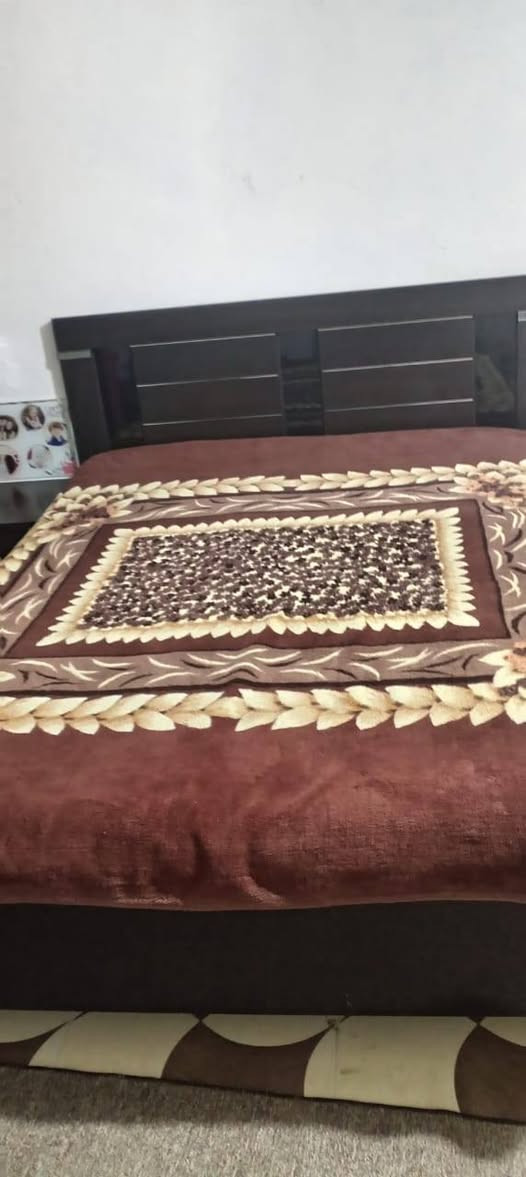 غرفة نوم ماركة استقبال نضيفة  جدا مكان اربيل شاويس تواصل خاص

