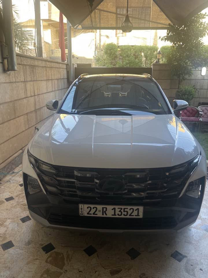 السلام عليكم توسان للبيع موديل ٢٠٢٥ رقم اربيل باسمي سياره مكفوله كفاله عامه من الدعاميه للدعاميه(سياره أربع كامرات رادار امامي  خلفي  كوشنات تدفئه تبريد كراسي ثنين كهرباء حساسات سته امامي خلفي نقطه عمياء بالمرايات الجانبيه بنروما صندوق كهرباء كراسي كهرباء ويل ٢٠  ماشيه ١٨الف حقيقي العنوان بغداد الكراده السعر  ٢٣٥ يعني( شدتين وخمسه وثلاثون) الرقم ***********
