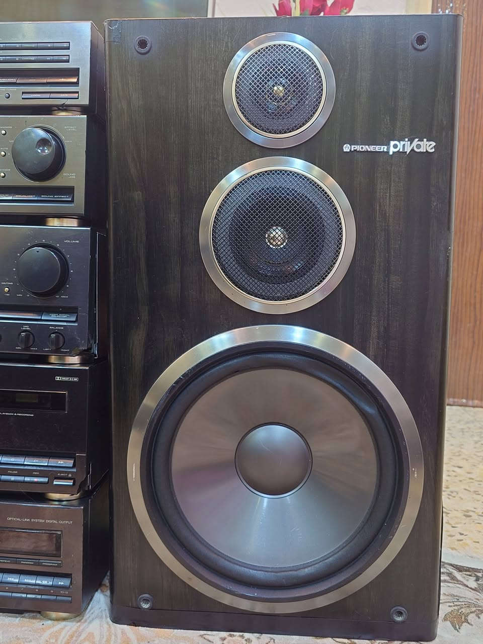 سستم بيونير العملاق Pioneer Private للبيع بسعر 230 الف قوة الصوت 134W محوله داخليه 220 فولت سماعه 12 انج خمس طبقات مع جهاز بلوتوث لنقل صوت من كل موبايلات  فيه اضرار بسيطه بسبب تحويله سقط تعال افحص بعينكك
عنواني بغداد ***********
