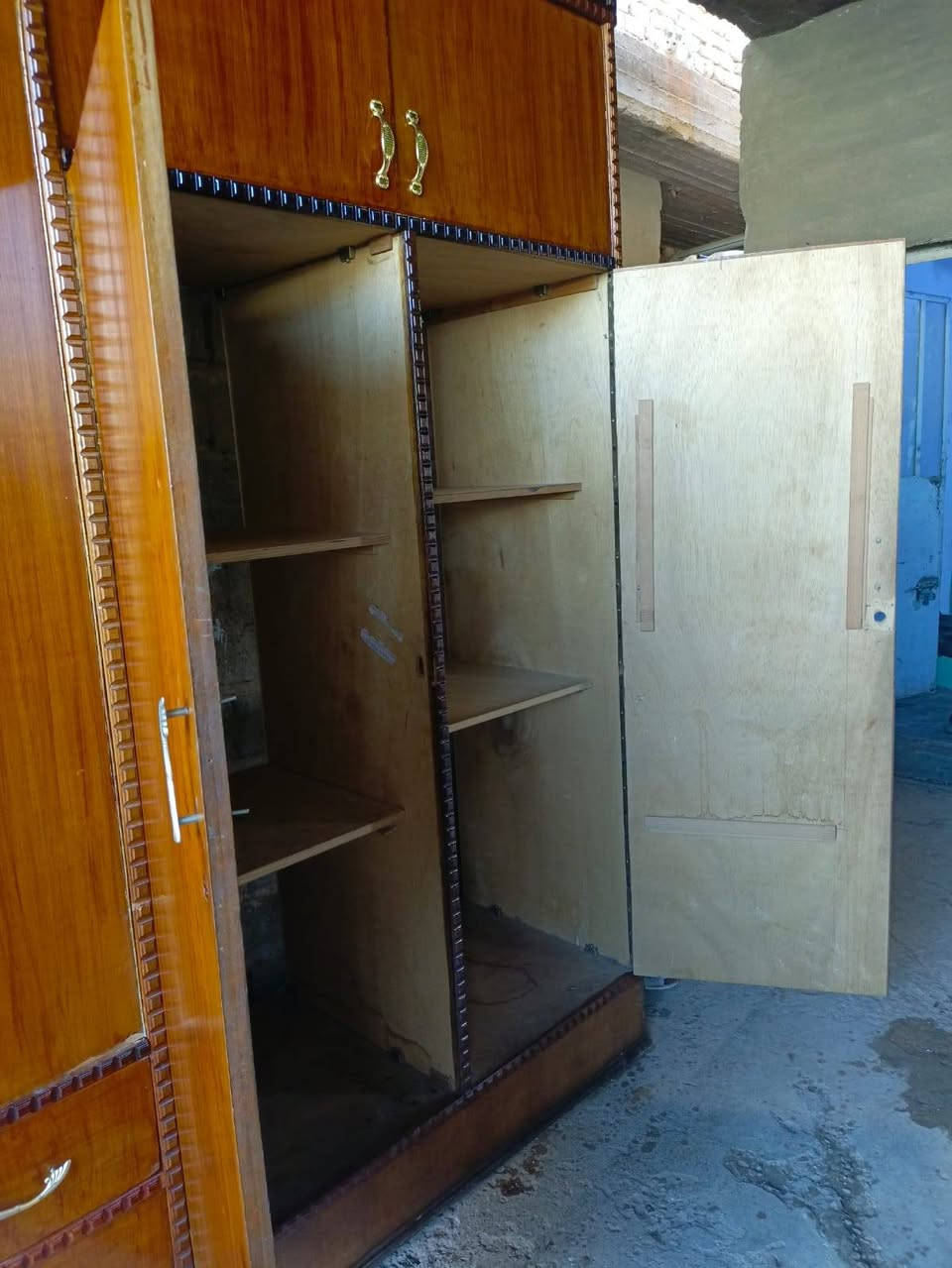 1_كنتور 6ابواب طابقين كل باب بوحده. كنتور جاهز. صبغ قفاله يدات.. قياسات ستندر.
2_كنتور 3ابواب طابقين..جاهز 
3_سرير عدد 2 مع الدوشك شغل ثكيل.
4_صوميه فقط. 
للاستفسار خاص او التواصل عالرقم *********** بي واتس.. حي المعلمين..
