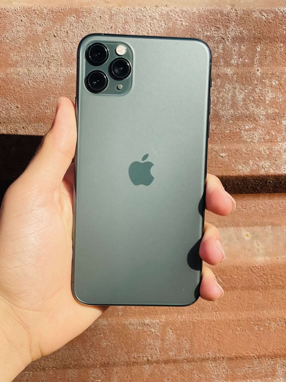 سلام عليكم
ايفون 11 برو ماكس للبيع 
ذاكره 256 
بطاريه 77 قطاره بل شحن 
دبل سيم 
نضافه فوللللل كدام العين 
ملاحضه الجهاز مستبدل شاشه اصليه فقط ولباقي نورمال 
فيس ايدي شغال 
السعر ب 275 وبي مجال بسيط 
مكاني موصل حي عدن 
رقمي***********بي واتساب ومتواجد خاص ب اي وقت
