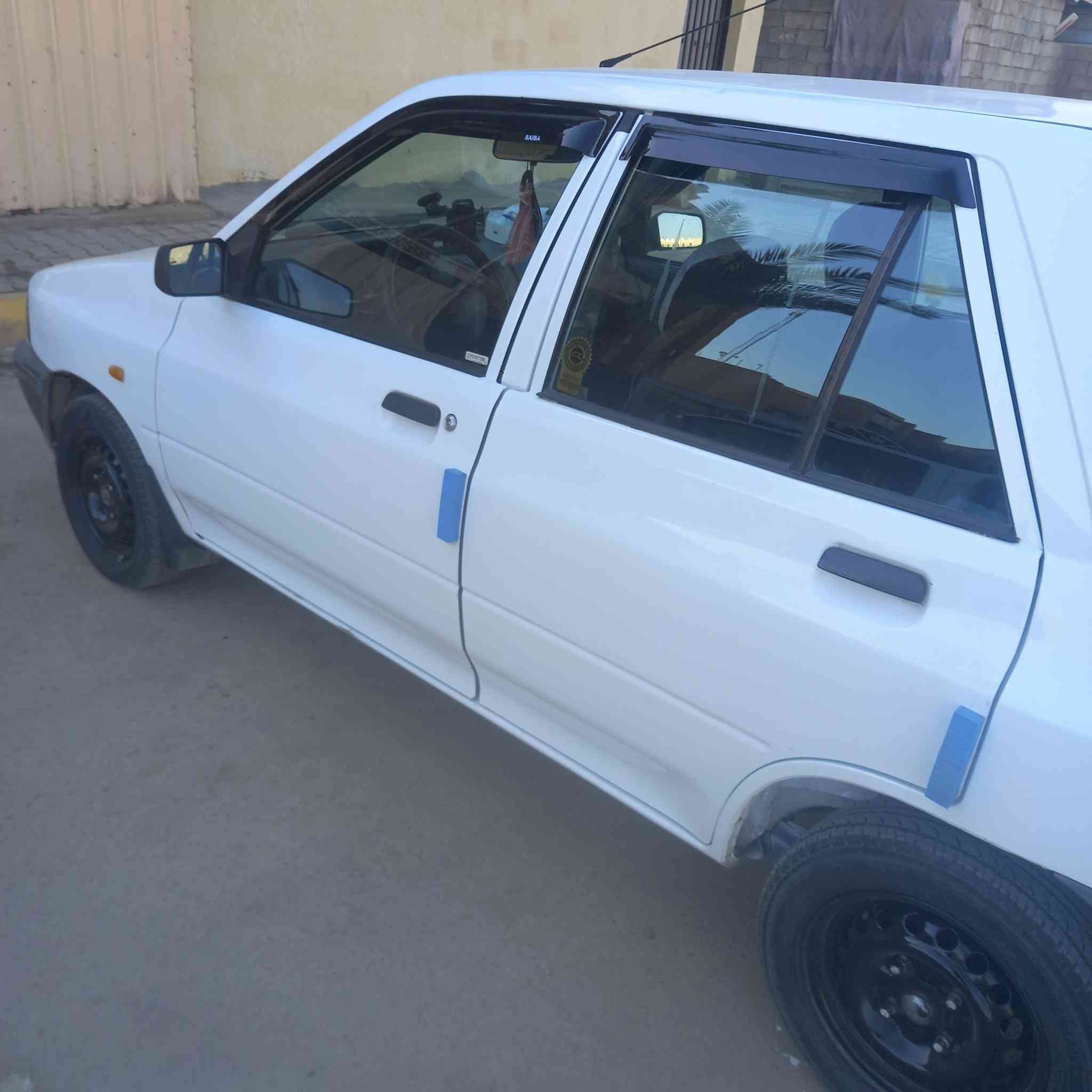 السلام عليكم  سيارة سايبة موديل 2018 بيضة صاحبها بالكوت السعر قفلها 45 ورقة وبيها مجال وجديده وبأسم الي يريد يبيعها  الرقم ***********
