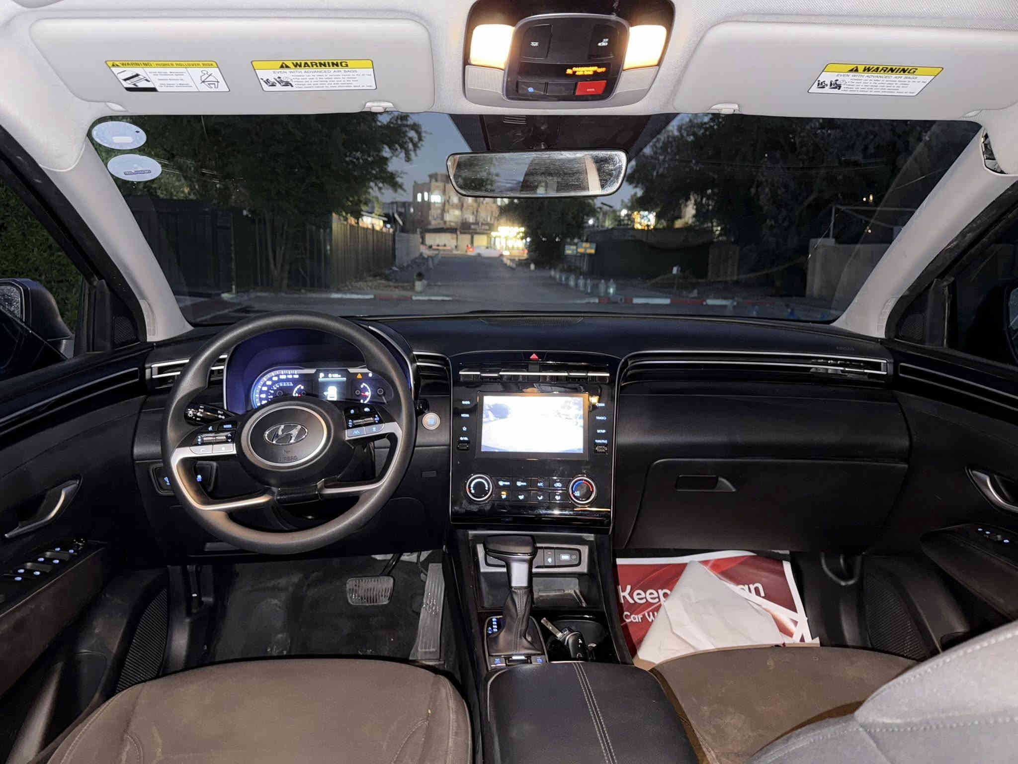 توسان للبيع
موديـل 2023
ماشية 8mi يعني زيرو
محرك 2400
دخول جديد
فول مواصفات عده فتحه
حادثها بابتين صبغ وقطع 
وحده كلير 
سعر : 182 ورقة
مكان : بغداد زيونة
رقم : ***********
