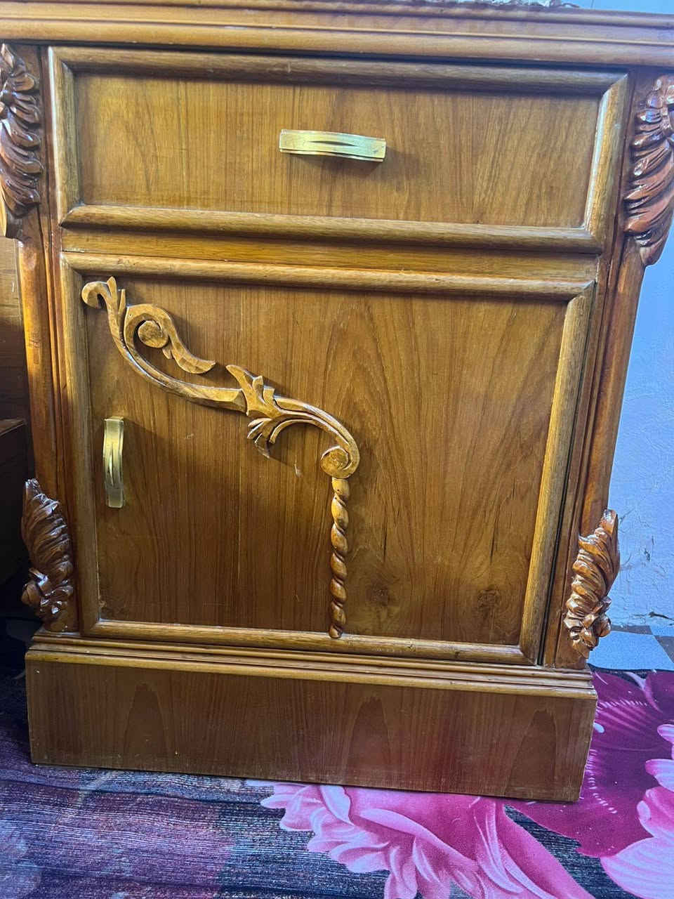 للبيع نهايتها مليون ونص
 جدا نظيفة لاكسر لا خدش 
تسكام خشب قوي مو سوكي


**إذا كنت صاحب هذا الإعلان وتريد حذفه لأي سبب، رجاءا أرسل رسالة إلى الدعم الفني**