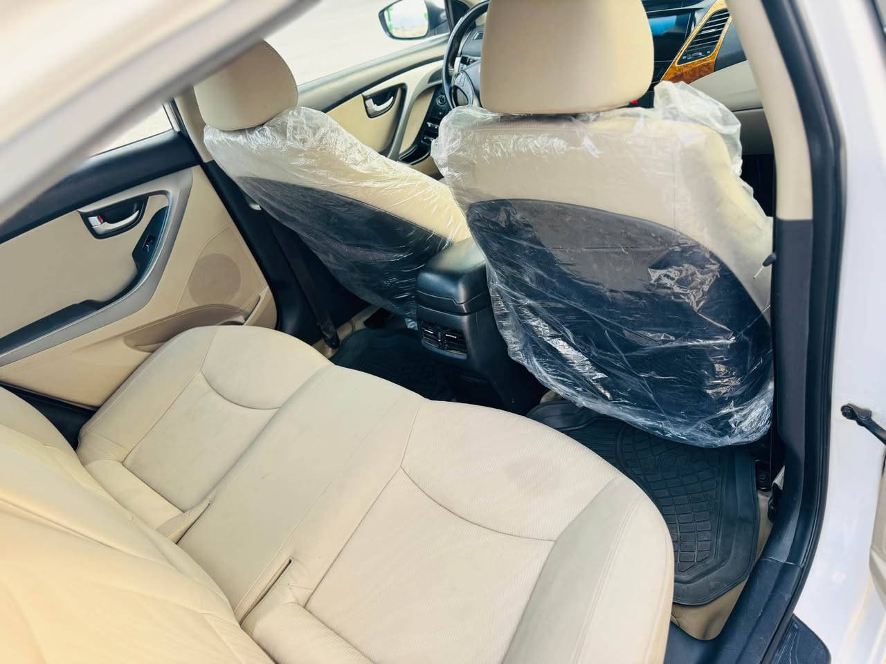 للبيع النترا 2015 خليجي 

سياره جديده جاهزه من كلشي

فول موصفات 1/1 بدون بصمة

سلايد فتحه شاشه كامره 
تحكم ستيرن تبريد قطعتين 
مري شفط 
مكينه 1800 دوش مكينه كير حداديه تخم تاير تبريد كله جديد 
رقم بغداد دولي سنويه جديده 
بيها علكد الرقم الخلفي صبغ وربع قبغ الجنطه بدون اي دواخل فقط رش 
السعر 123 ومجال بيهة 
*********** بعقوبة, ديالى
