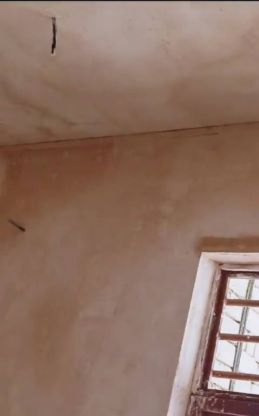 سلام عليكم اني خلفه البخ جص وسمنت متفرق حالين شغل درجه وله ومناسب وطلع بل يوميه وخذ كبالَات وعل متر اخذ المتر جص وسمنت ٥ الف *********** مكاني نجف شتغل نجف فقط
