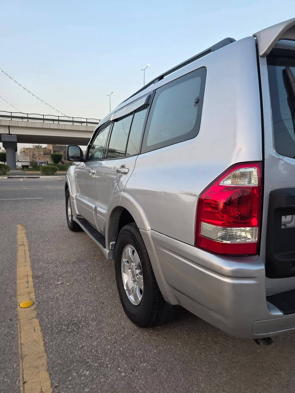 سلام عليكم باجيرو موديل 2003 محرك وكير جدد بلادي محرك 3000  تبريد شغال 3 قطع 7 راكب  رقم بغداد نكليزي تحويل مباشر السياره مكفوله من الظربه بيه مكانات صبغ ابيع حزام حداديه جديده تخم تاير جديد سياره جاهزه من كلشي السعر 75 وبيه مجال بيع او مراوس للاتصال ***********  مكاني كربلاء
