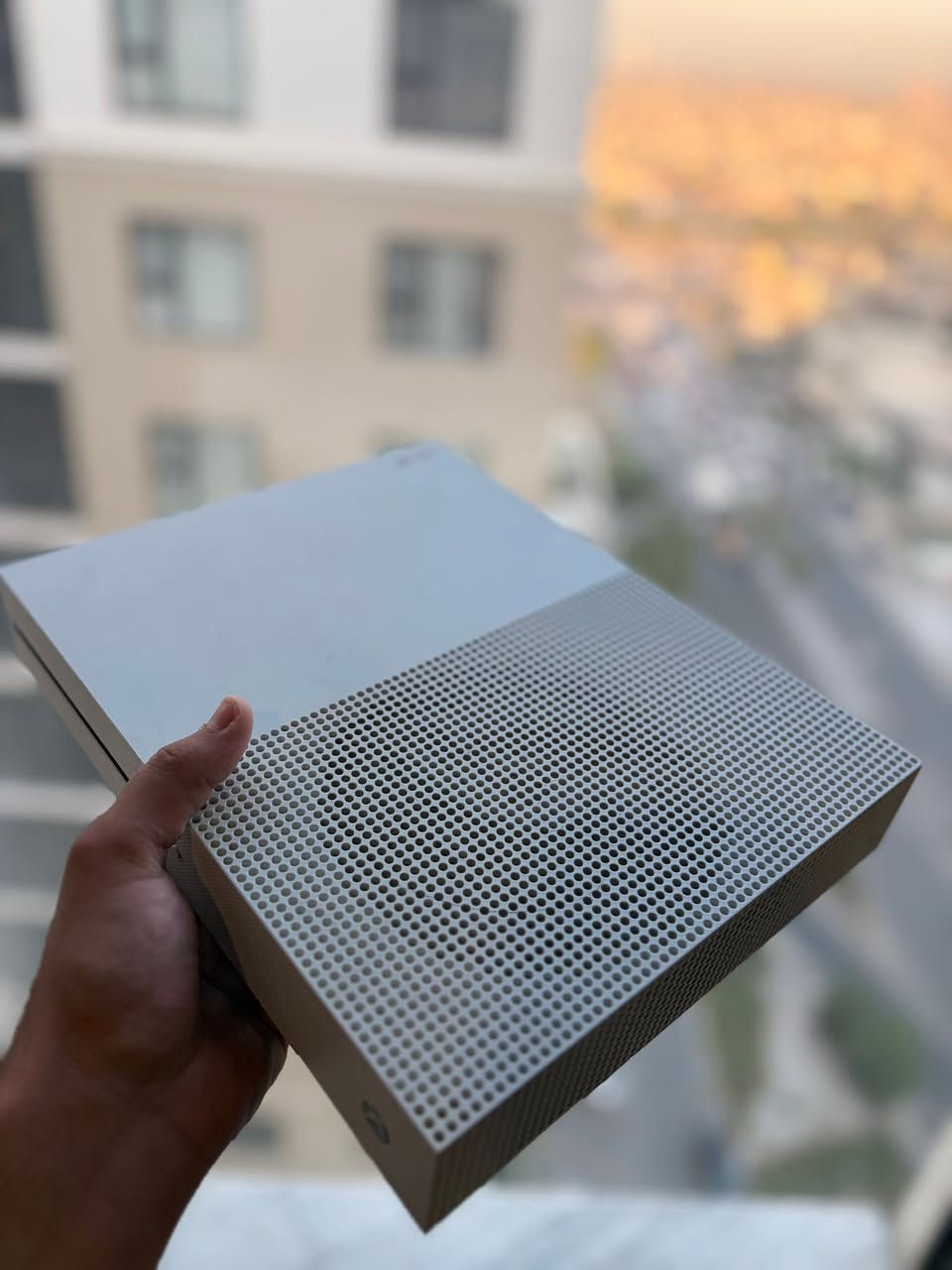 🎮 للبيع Xbox One S سعة 1TB 🎮
الجهاز نظيف جداً وحالته 99%، شغال بدون أي مشاكل وجاهز للاستخدام.

المواصفات والمرفقات:
✅ Xbox One S سعة 1TB
✅ يد تحكم نوع كيم سير الاصليه 
✅ ماوس
✅ كيبورد
✅ شاشة General Silver قياس 42 بوصة
✅ جميع الأسلاك الأصلية

الجهاز مناسب للألعاب الأونلاين وطور القصة، وحالته ممتازة من ناحية الأداء والنظافة.

📍الموقع: بغداد حي الحسين مجمع الروان السكني 
💰السعر: (300 ألف وبي مجال بسيط )

للاستفسار أو التواصل، راسلني على الواتساب 
***********
