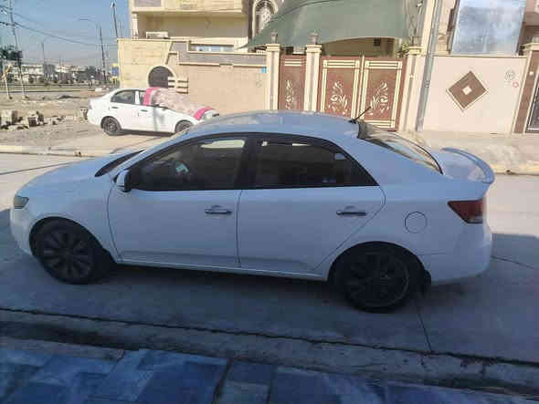 السلام عليكم سيراتو موديل 13 سنويه او هزه جديده كابون بانزين بيها مكانين بارد صدر جديد تايات جديده ماشيه 260 الف السياره حلوه بدون شخوط او رصعات ***********
