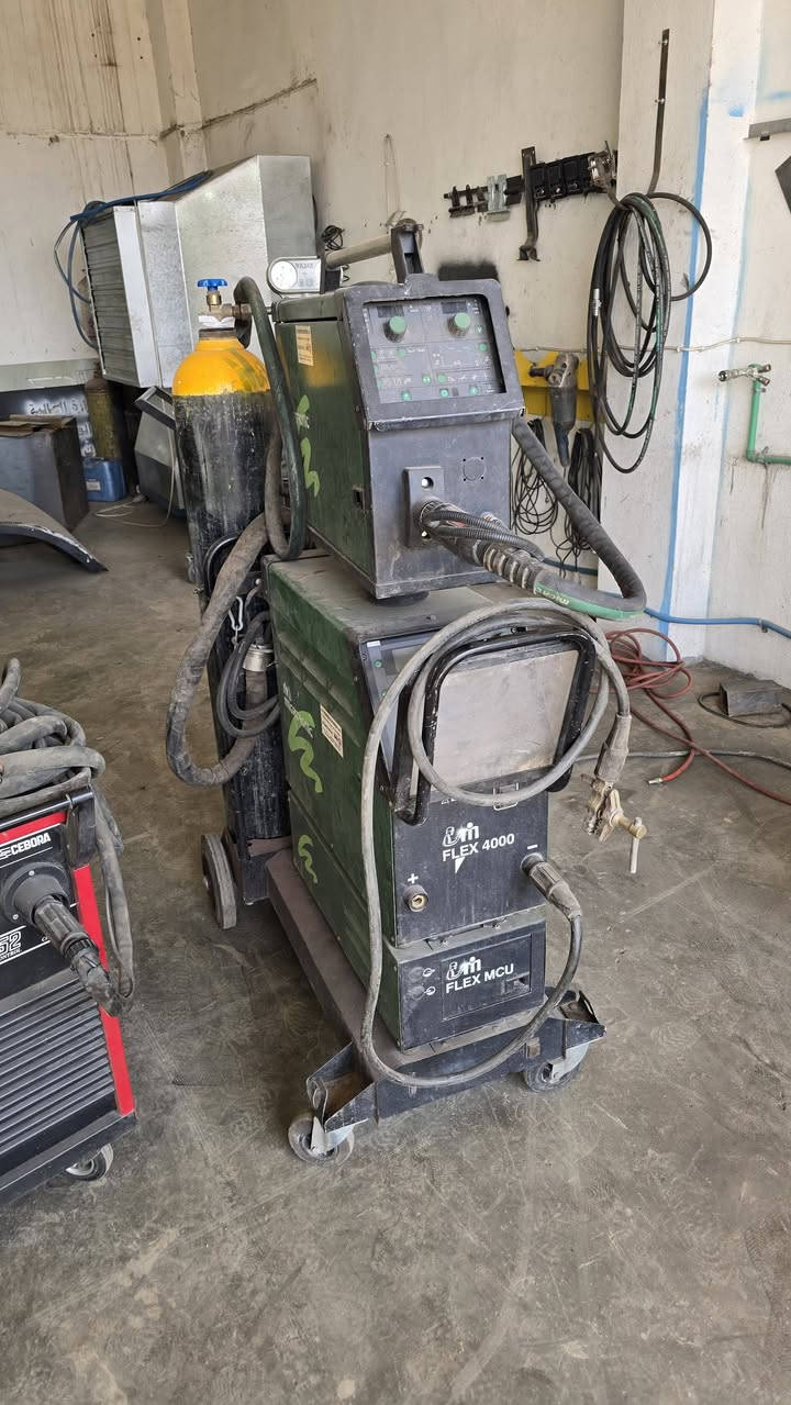 السلام عليكم اخوان للبيع ماكينه لحام سي اوتو تبريد مويه قوه المكينه 400 امبير ماكينه فول مواصفات 
سعر المكينه 25 ورقه وبيها مجال 
***********
العنوان كلار المنطقه الصناعيه
