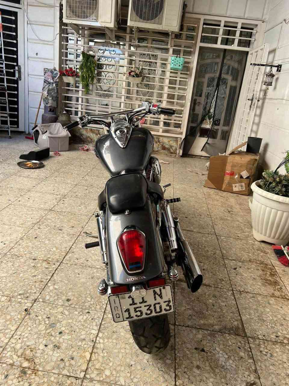 السلام عليكم هوندا VTX 1300 وارد امريكي موديل
2006 رقم وسنوية بغداد باسمي تحويل ثاني يوم الدراجة حيل نضيفة مثل ما موضحة بالصور ماشية 27 الف وقابل لزيادة اريد مراوس بشادو مرقمة شرط النظافة الي يحب  يتواصل *********** بغداد, العراق
