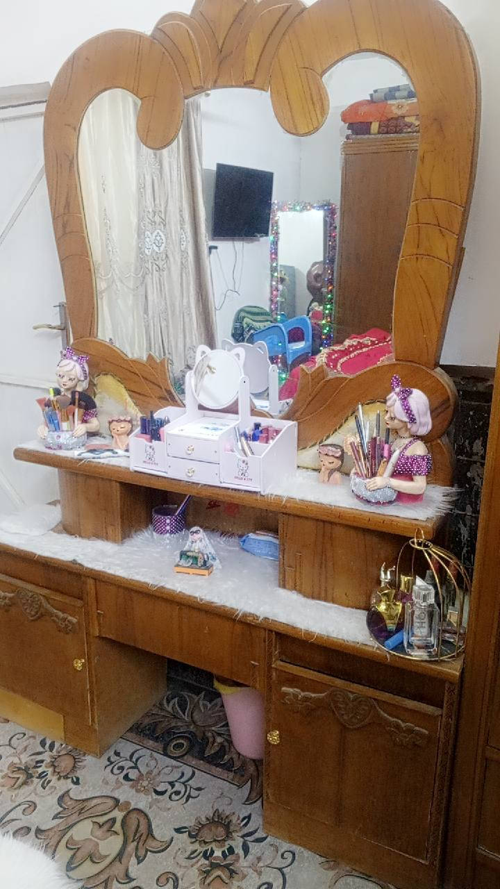 غرفة اخشاب للبيع السعر 400  للاستفسار الاتصال ع الرقم ***********
