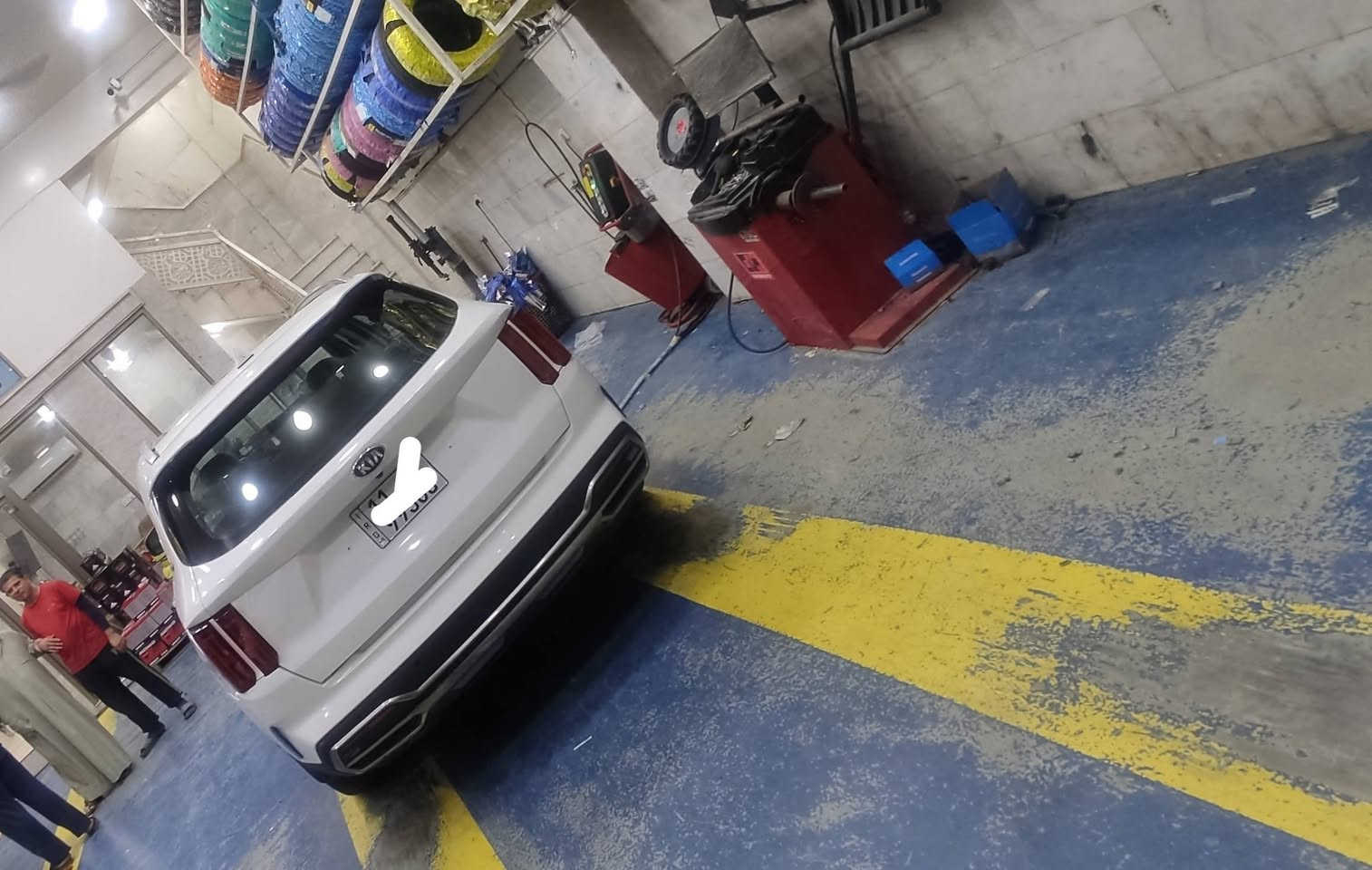 🚘 للبيع – كيا سورينتو 2021 خليجي فول مواصفات
▪️ اللون: أبيض 
▪️ الممشى: 55 الف كم
▪️ محرك سته سلندر أوتوماتيك
▪️ 7 مقاعد
المواصفات: ✅ 
✅ 4 وضعيات قيادة (Comfort / Eco / Sport / Smart)
✅ سقف بانوراما
✅ شفتات مقود 
✅ كاميرا 360° مع كامره اربع اتجاهات
✅ شاشة عرض إشارة في الدشبول
✅ شاشة عدادات رقمية
✅ شاشة وسطية Apple CarPlay 
✅ إضاءة داخلية Ambientt Light 
✅ تبريد للمقاعد الأمامية
✅ جنوط ألمنيوم أصلية.
✅ مقاعد جلد فاخرة
✅ تشغيل بصمة وتشغيل عن بُعد
✅ مثبت سرعة ذكي
✅ حساسات أمامية وخلفية
✅مكيف أمامي وخلفي منفصل
✅ كير ماوس 
✅ سايد بريك بصمة 
✅ باب خلفي كهربائي
✅ شاحن لاسلكي
✅ إضاءة LED كاملة
حالة السيارة: ✔️ استخدام شخصي 
وارد خليجي 
✔️  تخم تايرات
✔️ باتري جديد
✔️ مكينة وكير وشاصي بحالة ممتازة
✔️ للعلم السياره بيها تجيه ع جهه اليمنه مصلحه وجاهزه من كلشي

💰 السعر: (190 وبيها مجال ) 
📞 للتواصل: ( *********** ) او مراسلة 
"سيارة عائلية فاخرة، مريحة، اقتصادية، وجاهزة للاستخدام مباشرة."
