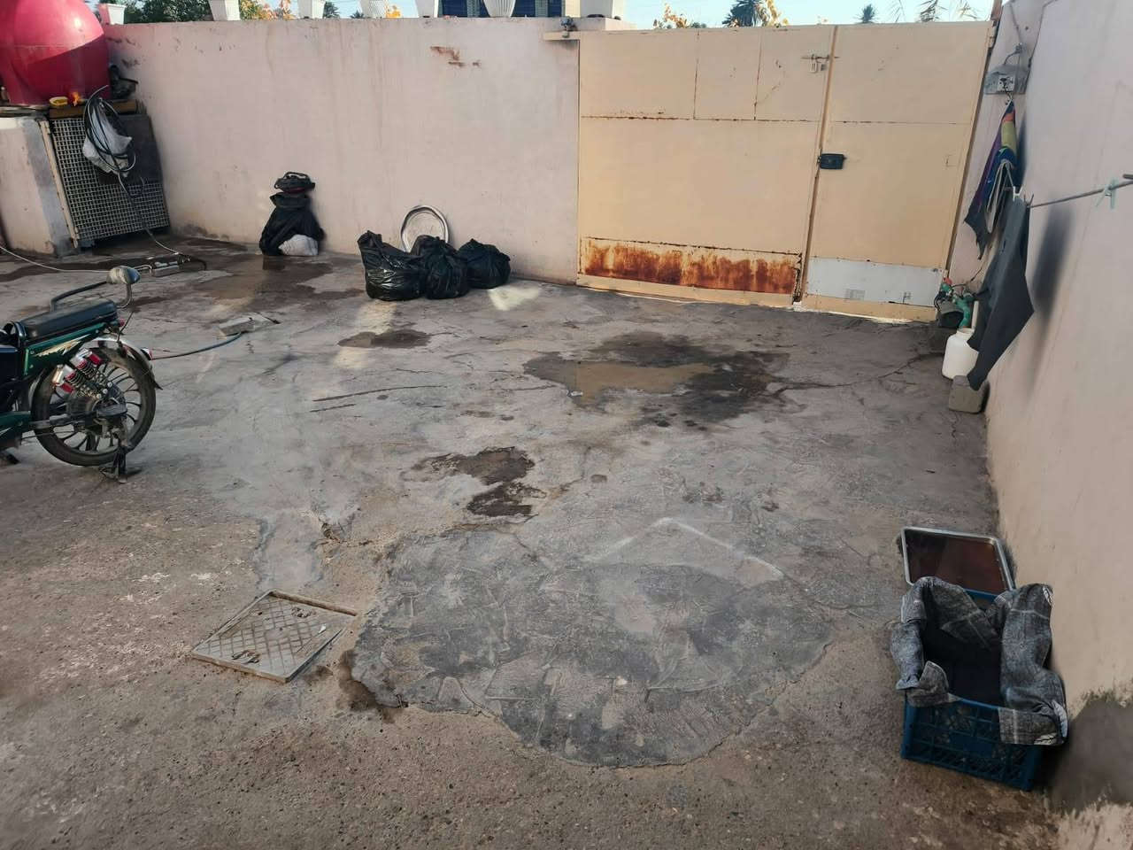 السلام عليكم بيت للبيع المساحة 250 متر زراعي المنطقة الدورة العدوانية قرب النائبة زيتون 

تفاصيل البيت كلها موضحة في الفيديو والصور
للاستفسار الاتصال على رقم *********** غير متواجد على الفيس واتساب فقط
