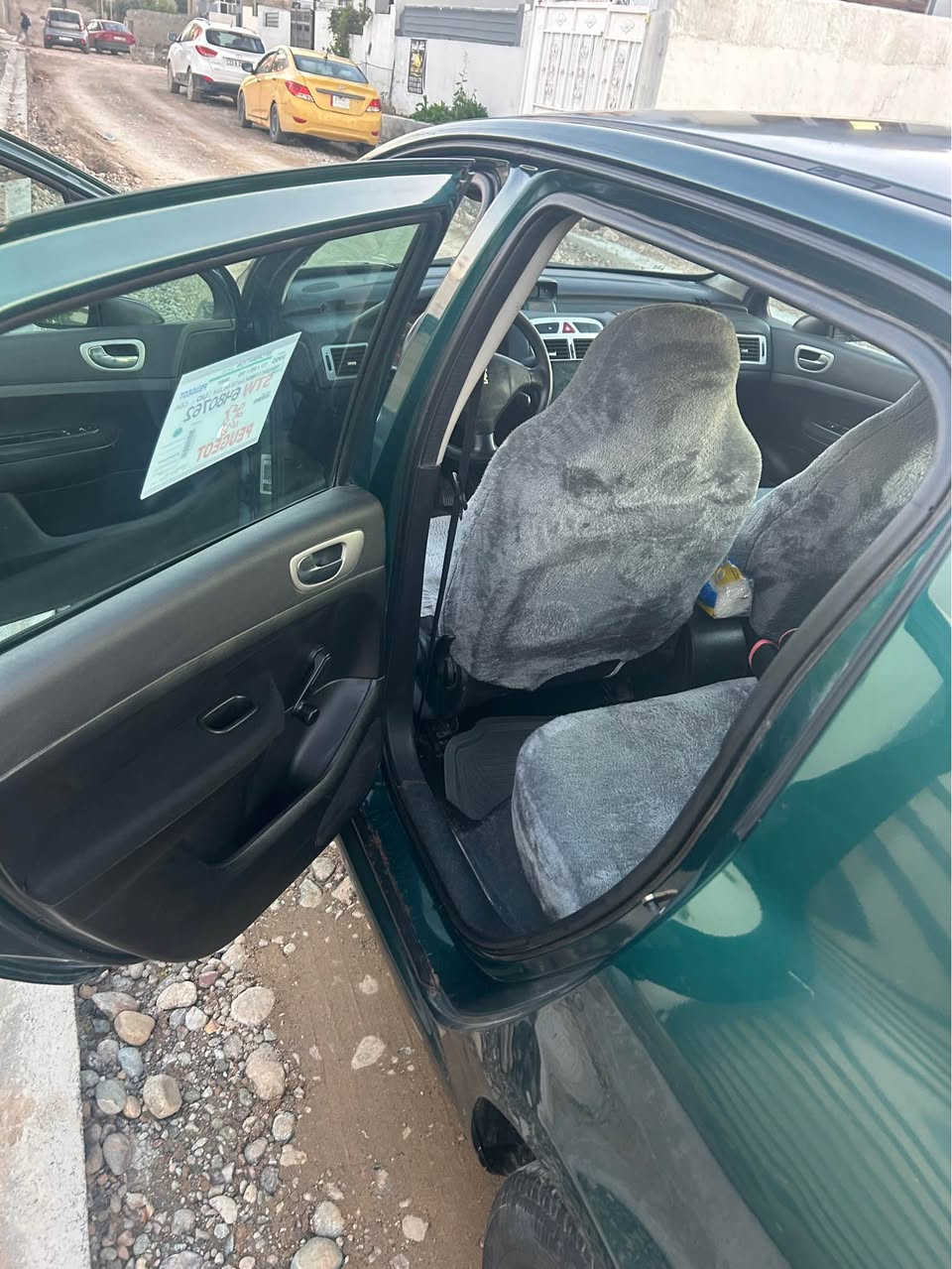 للبيع بيجو فرنسي ٣٠٧ 
موديل ٢٠٠٤ اخضر 
سياره بيها بونيت صبغ فقط 
كير ومحرك شرت فحس 
رقم كوكرك مشروع وطني دفتر بنزين موجودة تخم طاير و باتري جديد صدر جديد سياره مابي نقص من دعامية للدعامية بشرت  
***********
*********** واتساب كركوك, العراق
