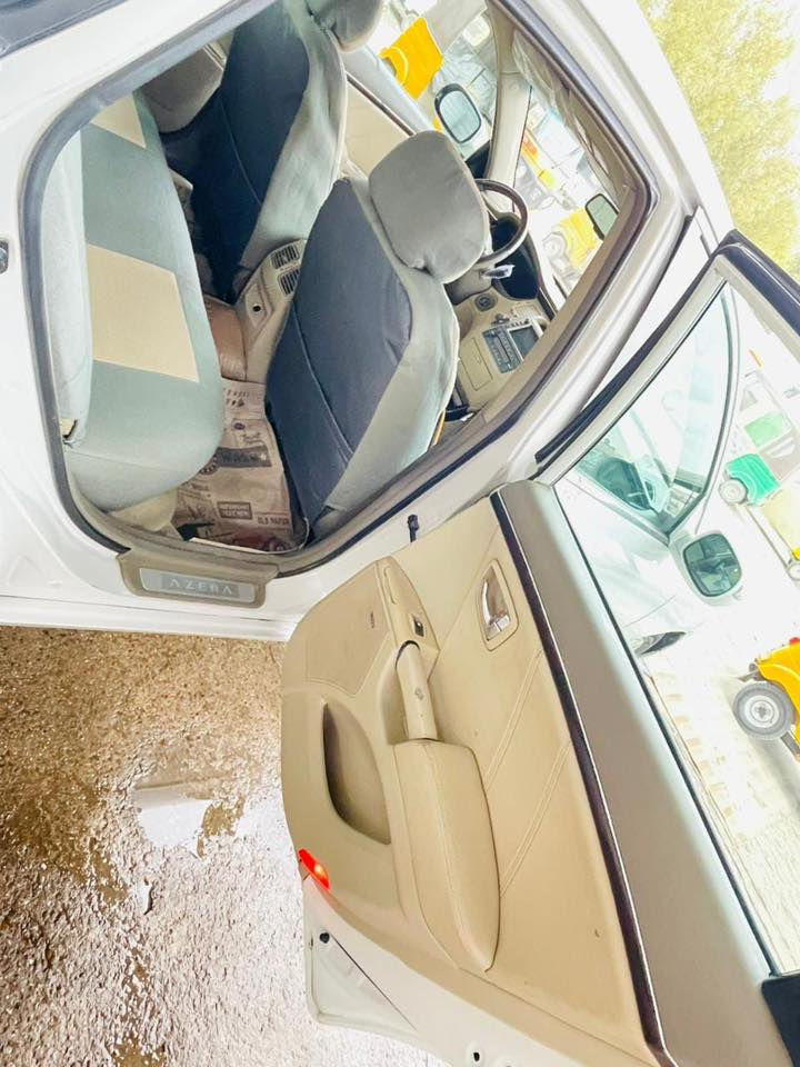 السلام عليكم
هونداي ازيره شركه الكاصد 
2009   مكينه 3300 
بيه قطعتين 
السعر 105 و بيها مجال 
للستفسار ***********
