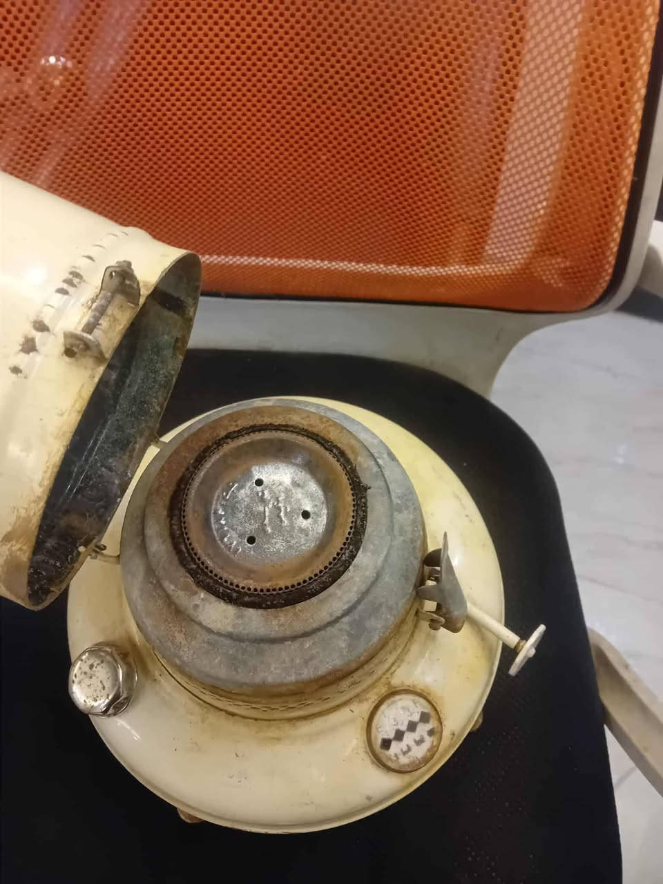 مدفأة كاز قديمة 🔥
صوبة كيروسين تراثية كانت منتشرة في بيوت العراق والأردن في الستينات والسبعينات من القرن الماضي
قطعة ديكورية أصيلة تعكس روح الزمن الجميل
عمرها يقارب 80 سنة
بحالة جيدة جداً
مصنوعة من معدن مطلي بطلاء حراري مقاوم للحرارة
تصميم كلاسيكي جميل يصلح للعرض والديكور التراثي
قطعة مميزة لهواة المقتنيات القديمة والديكور الريفي
بسعر مناسب جداً 👍
متوفر التوصيل 🚚


**إذا كنت صاحب هذا الإعلان وتريد حذفه لأي سبب، رجاءا أرسل رسالة إلى الدعم الفني**