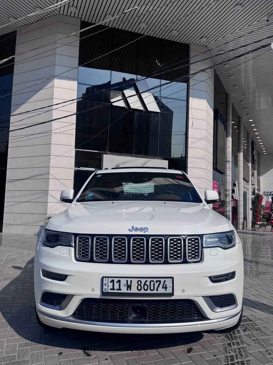 جيب سومت 2017فول موصفات 1/1 للاخير 

* رادار امامي مع مانع تصادم . 
* نظام الاصطفاف الالي (اوتوپارك) . 
* تحذير الخروج عن المسار . 
* دفع رباعي 4x4 
فرش المقاعد من الجلد . 
* دشبول مغلف بالجلد  . 
* صفي المقاعد الأمامية كهربائية .
* ذاكرة لحفظ وضعيات الجلوس . 
* صفي المقاعد الأمامية مع تبريد وتدفئة . 
* صف المقاعد الخلفية مع تدفئة . 
* انظمة القيادة على حلبات السباق . 
* نقطة عمياء .
* ويل سومت بلاد قياس 20 انج .
* مقود السائق من الجلد  .
* مقود السائق كهربائي . 
* تدفئة ستيرن . 
* سقف بانوراما .
* شاشه كبيرة مع نفكيشن GPS . 
* مصابيح امامية زنون . 
* المصابيح الأمامية مع LED لايت . 
* كشافات ضباب بروجكتر زنون . 
* سقف المقصورة مغلف بالشاموا . 
* تشغيل عن بعد .
* صندوق كهربائي .
* حساسات أمامية . 
* حساسات خلفية .
* كاميرا خلفية .
* مرايا متحسسه للضوء العالي . 
* مرايا جانبية قابلة للطي . 
* بلوتوث تلفون . 
* محدد سرعة . 
* نظام بريك اوتماتيكي ( Auto Break System ) .
*نظام صوت هارمن كاردون
محرك3600
ماشيه 57الف ميل

للاستفسار الاتصال على 
*********** بغداد, العراق
