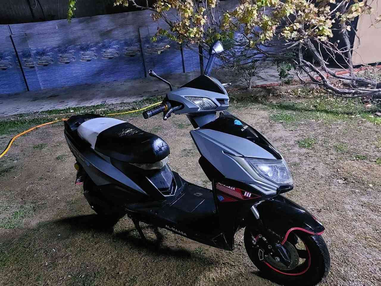 سلام عليكم ماطور شحن نضافه فول مثل ماموضوح بصوره شغال نقص بس باتريات ول ماطور نضيف نضافه فول والله مكاني البغدادي الحي  سعر الماطور 400التصال برقم لرقام تاليه *********** ،***********
