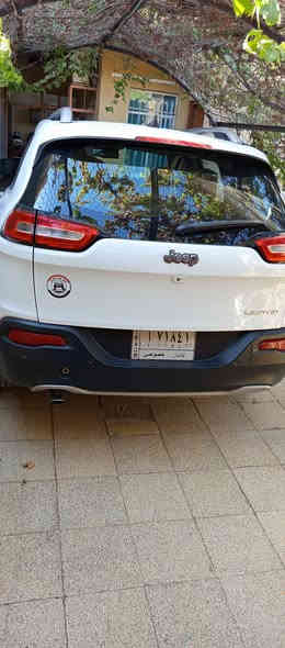 السلام عليكم من رخصت الادمن سياره جيب بزون موديل 16رقم انبار بأسمي سياره بعد احله من صوره جاهزه ضررها بامريكه جاملق مواصفات كشانه جلد كهرباء حساسات بصمه بوب بصمه ماشيه 15الف
