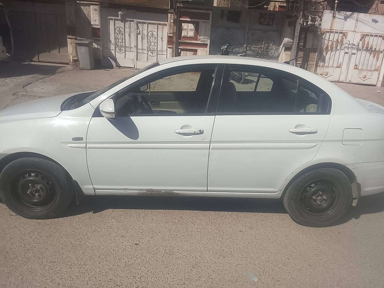 السلام عليكم اكسنت للبيع موديل 2011 خليجي مكفوله من كلشي من عدا الدعاميه مبدله السيارة كامله مكمله بسمي تحويل ثاني يوم تحويل سياره ما عايزه اي نقص السعر 95$ وبيها مجال المكان بغداد الشعب *********** الشراي يخابر ويدلل
