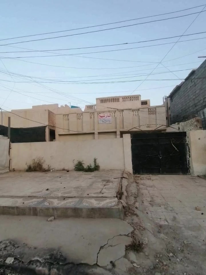 بيت الييع 200م  في الشرطه الخامسه شارع 20 قرب مولده عباس رشيد  جبهتها 10م  يحتوي على 4نوم وصاله ومطبخ وخدمات وكراج وترك ومنور وحديقة طابقين للمريد من المعلومات   الاستفسار   *********** سعره مناسب او رخيص  تردونه كامل او قطع موجَود
