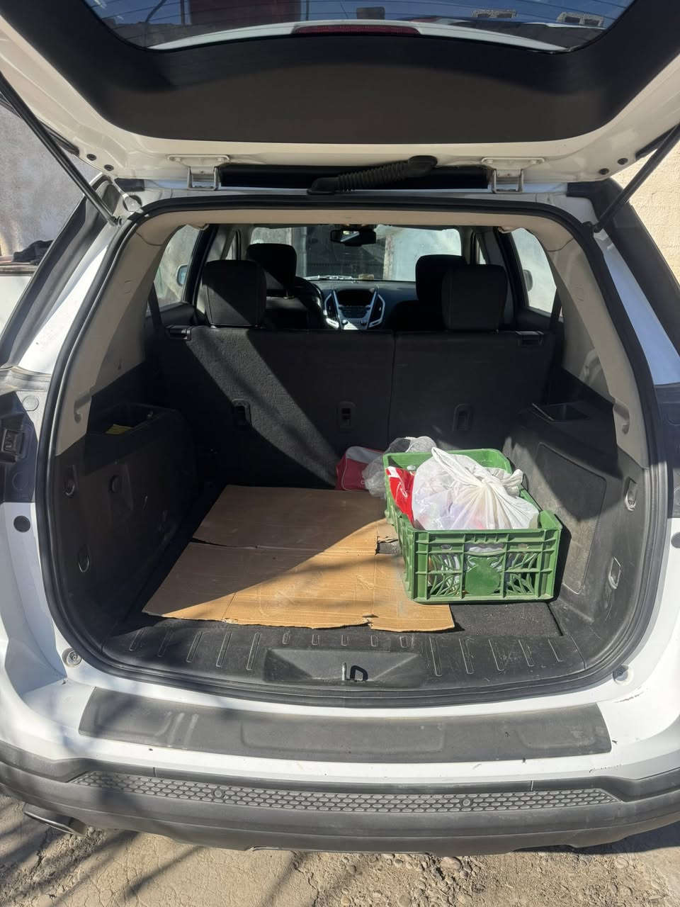 اسلامً وعليكم جمسي تيران موديل 2017 السياره فول عده بصمه وبانوراماً مابيه  مكفوله كفاله عامهً من الصبغ ضرره ربع الجاملق اليمنه والبنيد فقط ماواصل لغد خلاص السعر 130 وبيه مجال بسيط مكاني المشاهد ***********
