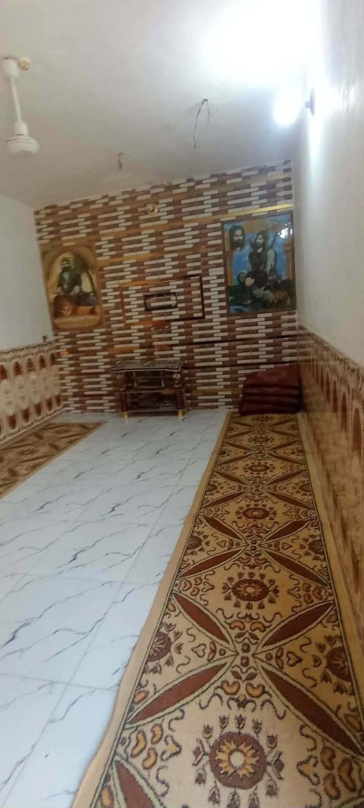 السلام عليكم مكلف بالنشر بيت للبيع المكان حي سكينه المساحه 220 يحتوي على غرفة نوم + مضيف + مطبخ + صاله + صحيات خارجيه وداخليه + حديقه *********** السعر 26 مليون وبي مجال
