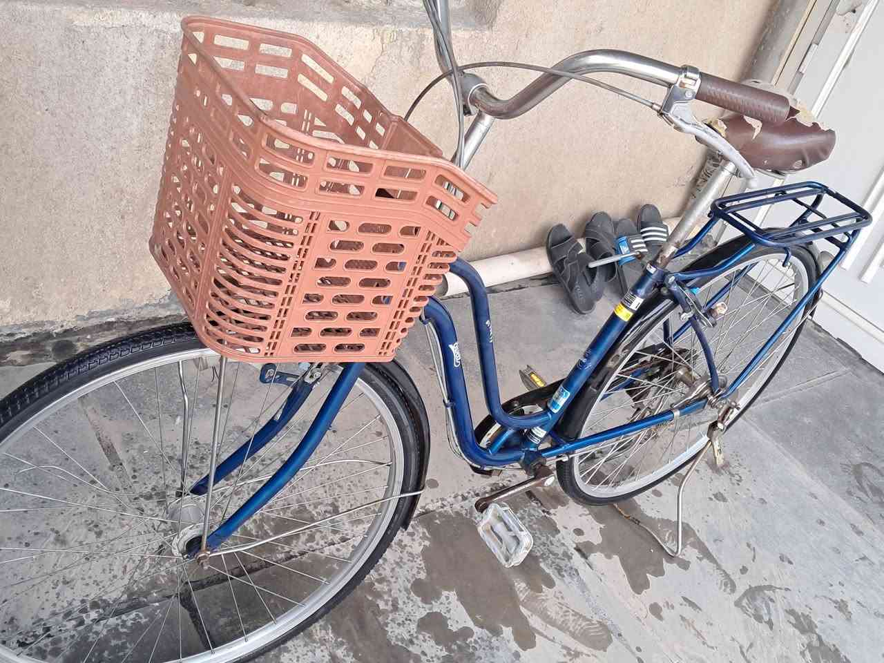 السلام عليكم ورحمه الله بايسكل بناتي حجم 27 نظيف بحساس بس وايره مقطوع والكشن شويه مشقوق ونظيف جدا جدا المكان الزعفرانيه قرب جامع الرشيد والسعر 100,000 وبي مجال للشراي للاتصال والاستفسار *********** وبي واتساب للشراء سهله ويدلل يجي ويشوف بعينه والويل الخلفي ما كاعد عدل ونضيف كلش
